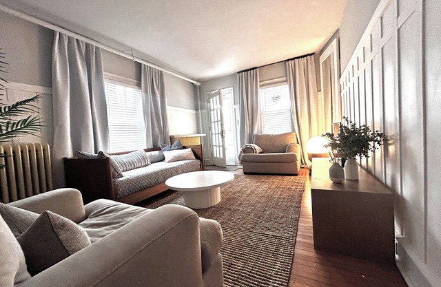 Charming 2-bedroom apartment in Ventnor City with two car off street parking