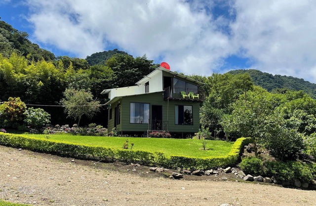 Villa Golondrinas rodeada de naturaleza en Monteverde