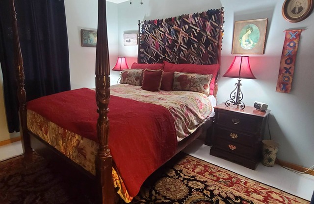 Charming 2-bedroom Vintage 1921 Cottage w/ Mountain Views in lovely Heber City!