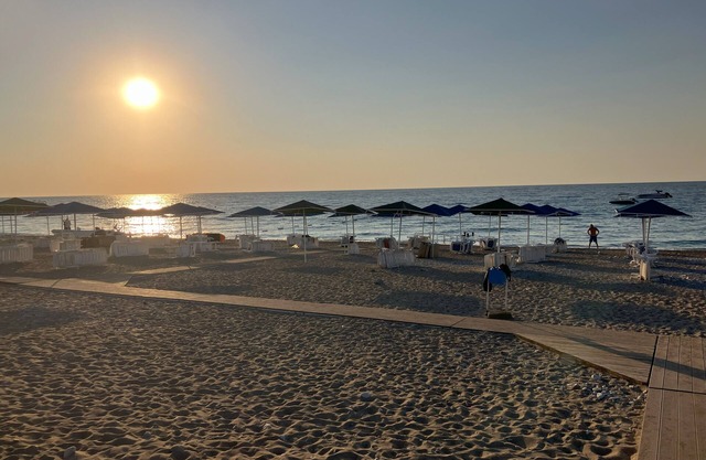 Charming 2-bedroom villa on the Beach with AC, WiFi in Tekirova
