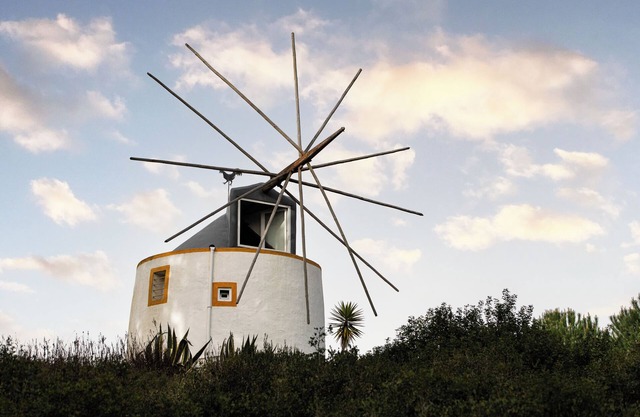 Charming 2-bedroom windmill in Nazaré, 10 min away from the beach
