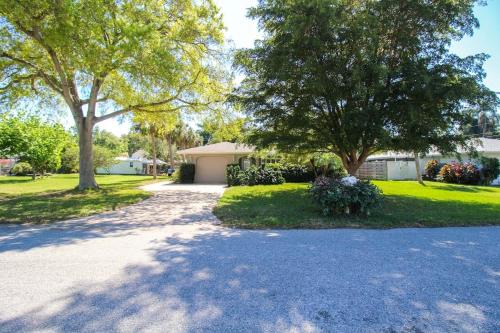 Charming 2 BR home minutes from Siesta Key beaches - Destination Paradise