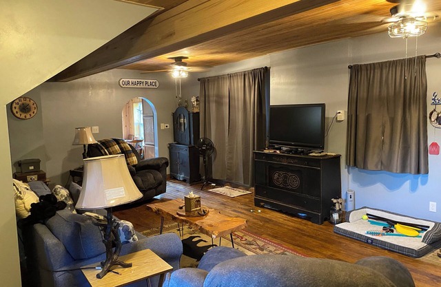 Charming 2-bedroom house in lovely Marienville with AC. Close to ATV trails.