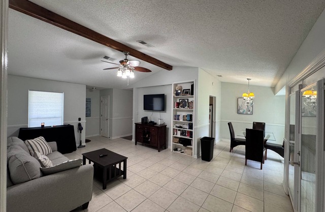 Charming 2-guest house in serene Panama City with WiFi, AC