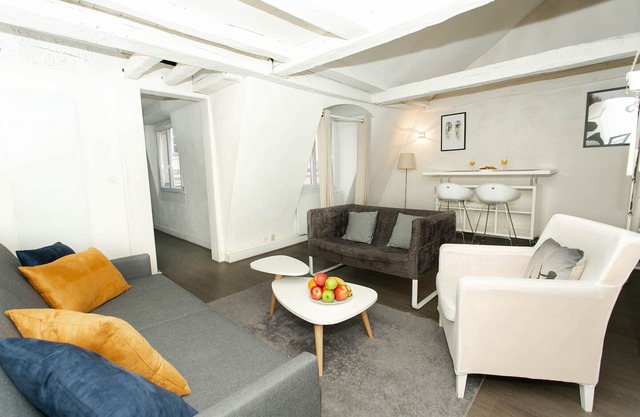 Charming 2-room apartment in the heart of Paris - Ile Saint Louis: Timeless charm