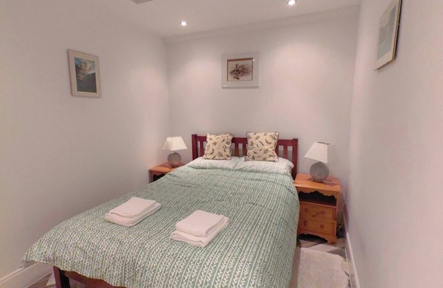 Charming 2B Cottage in Stranraer: Vintage Escape