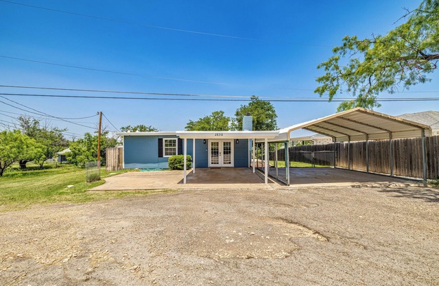 Charming 2bdr/2bath lake house with AC in San Angelo