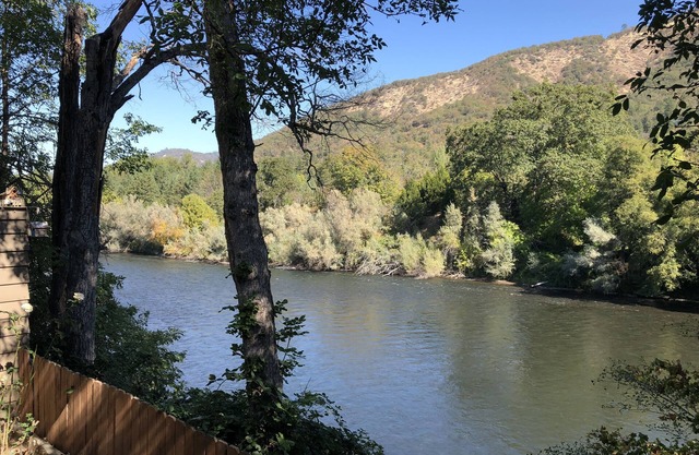 Charming 2bed/2bath home with covered deck right on the beautiful Rogue River