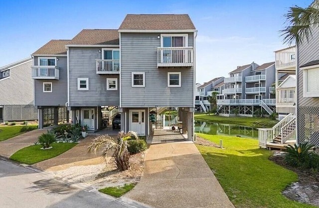 Charming 2BR/2.5BA Gulf-Side Townhome in Barrier Dunes