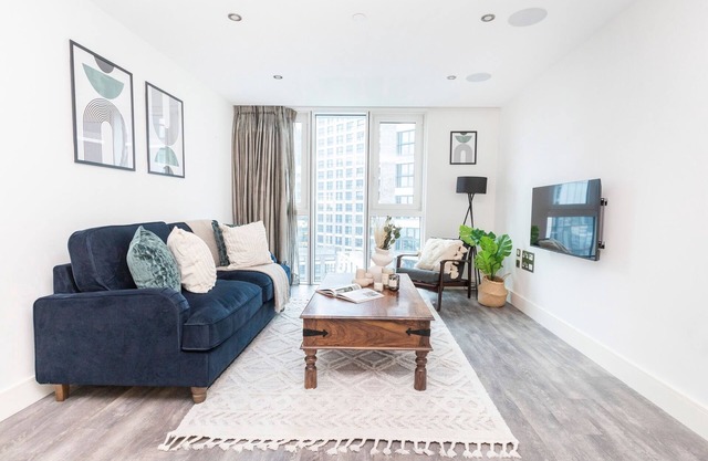 Charming 2BR 2BA Near Tower Bridge