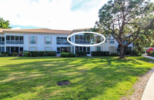 Charming 2nd floor 2 BR / 2 BA condo in The Meadows Golf and Country Club - Ivory Cottage