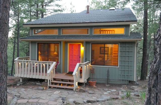 Charming 3/2 cabin in the pines. Pine views from a big deck, 175 specials!