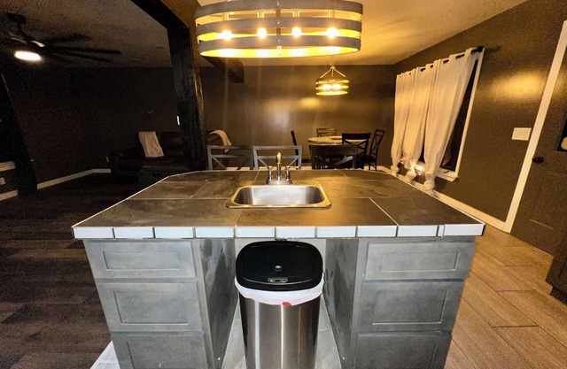 Charming 3-bedroom house in fabulous Auburn with AC, WiFi