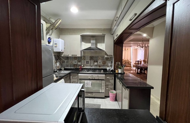 Charming 3-bedroom apartment with AC and WiFi in Cairo Governorate