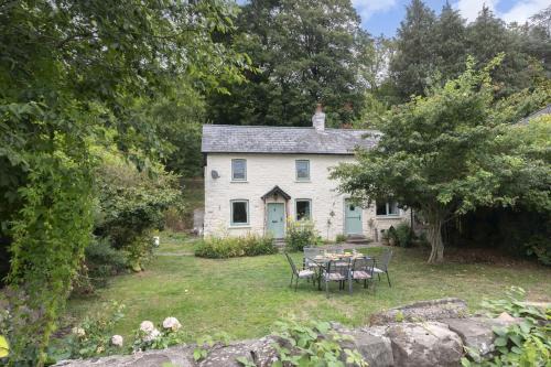 Charming 3-Bed Cottage by the River Usk