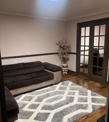 Charming 3-Bed House - Sleeps 6 Parking & Garden