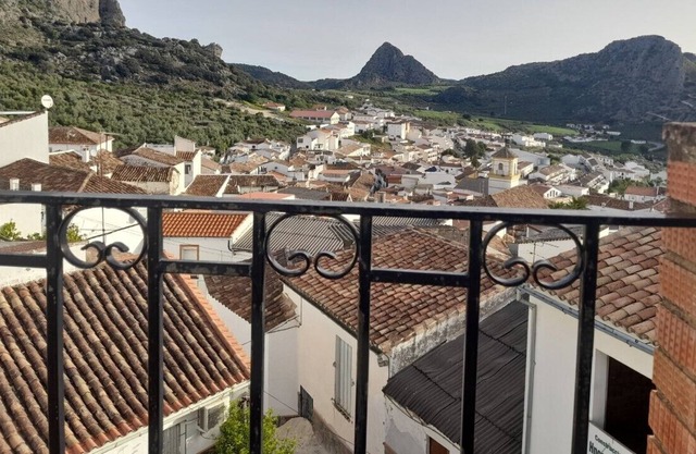 Charming 3-Bed House in Montejaque