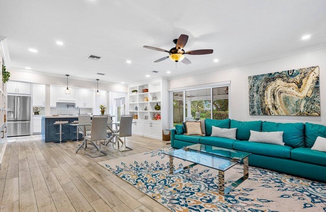 Charming 3-bedroom house with hot tub near Las Olas