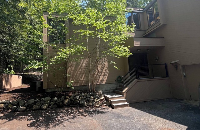 Charming 3-bedroom home located in beautiful Birchwood in Harbor Springs
