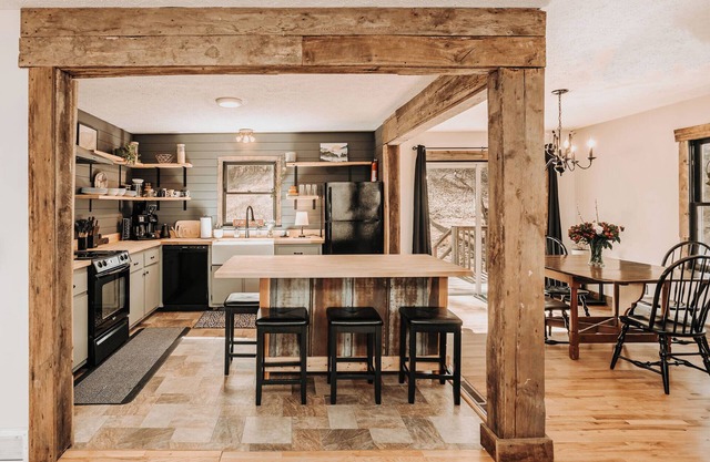 Charming 3-bedroom Mountain Escape in Hendersonville