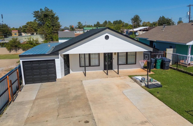 Charming 3-bedroom house with WiFi, AC in awesome Oklahoma City.