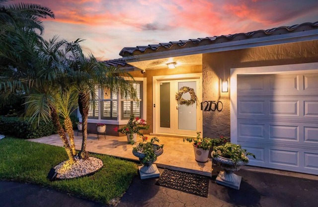 Charming 3-bedroom house with AC and WiFi in Pompano Beach