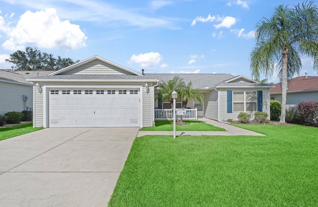 Charming 3-Bedroom Retreat with Golf Cart – Explore The Villages in Style!
