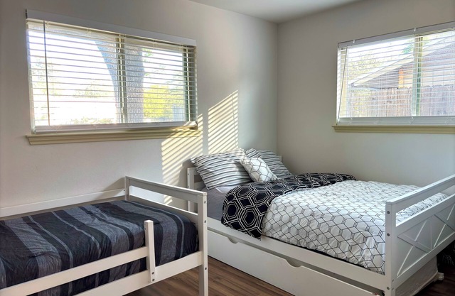 Charming 3-Bedroom,1-Bath Cozy Getaway with Modern Comforts and a Welcoming Vibe