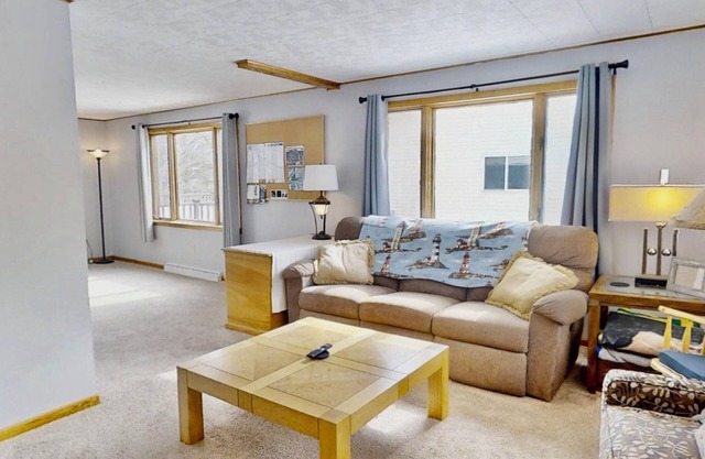 Charming 3-bedroom, 1 Murphy Bed in Hubbell AC, WiFi, Pinball, Trailside, Deck
