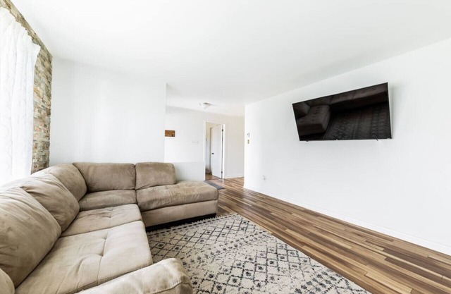 Charming 3 Bedroom - 15mn from Downtown Montreal