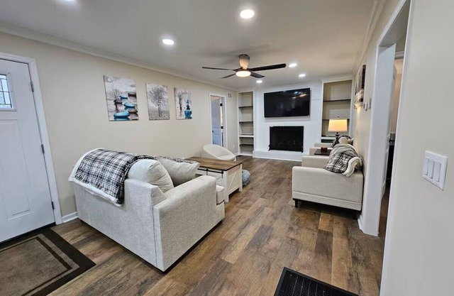 Charming 3-bedroom 2-Bath house with WiFi and AC in lovely Landrum