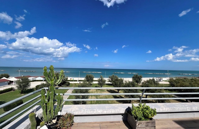 Charming 3-bedroom apartment in lovely Fano with WiFi