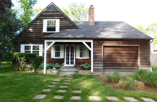 Charming 3-bedroom barn house on 1-acre in Water Mill w/ Fireplace, WiFi, W/D