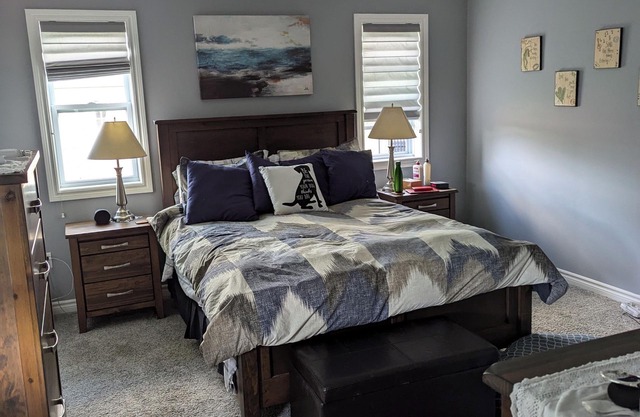 Charming 3-bedroom bungalow in Ingersoll. Perfect for extended stay!
