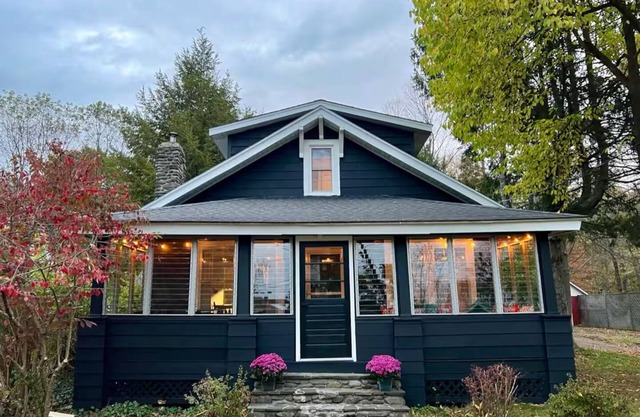 Charming 3-bedroom bungalow with AC in Phoenicia, Catskills