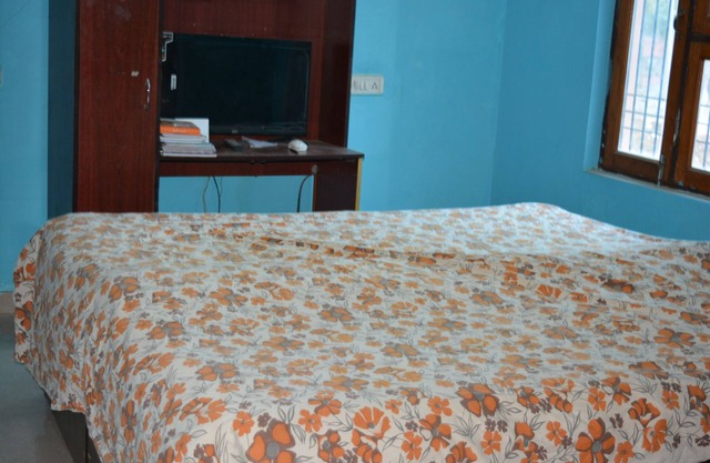 Charming 3-bedroom bungalow with AC, fitness room in wonderful Gwalior