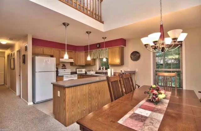 Charming 3-bedroom chalet in Masthope Community.