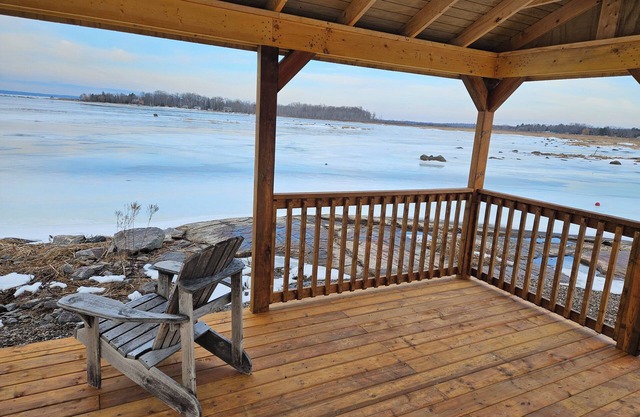 Charming 3-bedroom cottage in 1.5 hour drive from Toronto at Muskoka region.