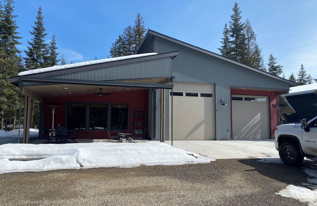 Charming 3-bedroom cabin in Lovely Coolin with WiFi, AC. Close to boat launch.