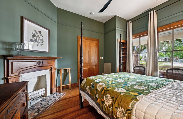 Charming 3-bedroom cottage steps away from shopping, dining.