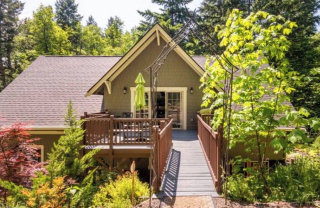 Charming 3-bedroom cottage with WiFi, AC in awesome Carson