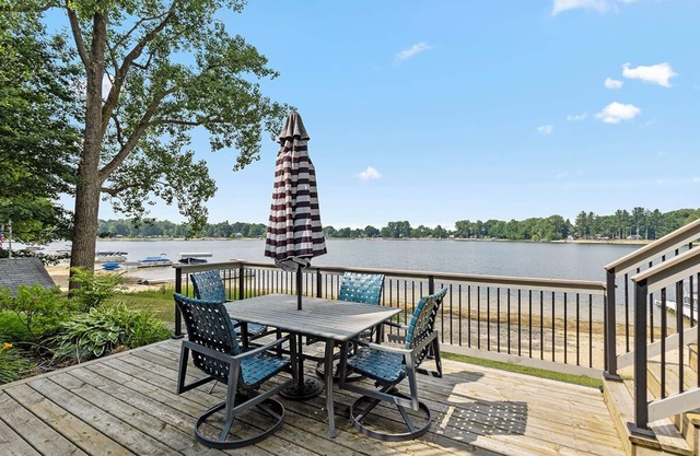 Charming 3-bedroom cottage in Coral with WiFi and AC