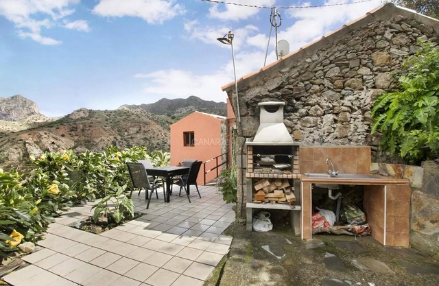 Encantadora Casa de Piedra en Vallehermoso con Impresionantes Vistas a