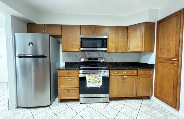 Charming 3-bedroom estate in beautiful Medford with AC, WiFi