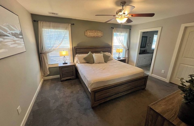 Charming 3-bedroom house on private lot in Greenville
