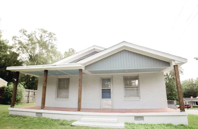 Charming 3-bedroom house in High Point close to shopping and restaurants