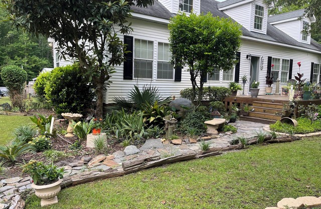 Charming 3-bedroom house in welcoming Holly Ridge with WiFi, AC. Pet friendly