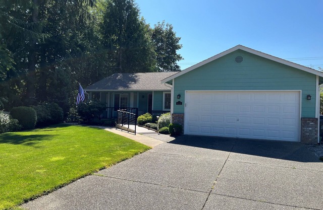 Charming 3-bedroom house with WiFi, AC in serene Marysville.