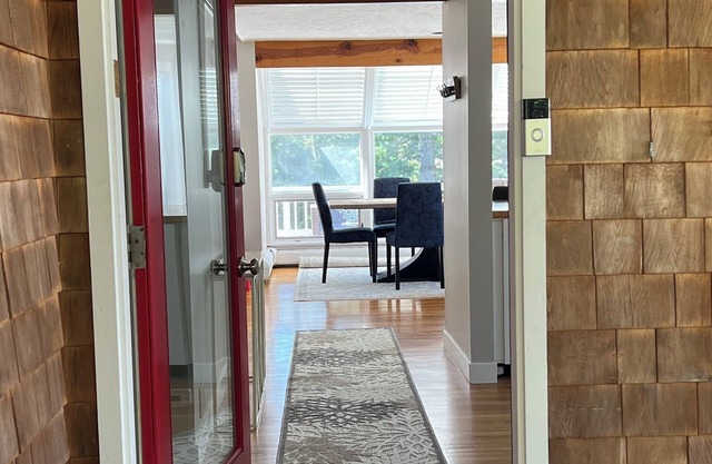 Charming 3-bedroom house in OakBluffs, walking distance to Circuit Ave!