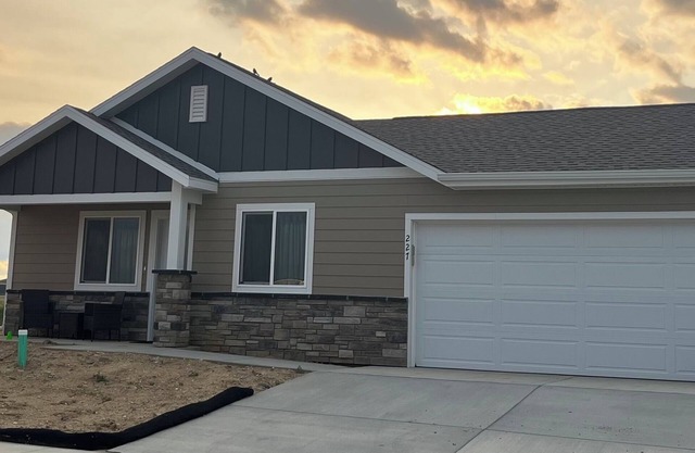 Charming 3-bedroom home away from home in Rapid City!